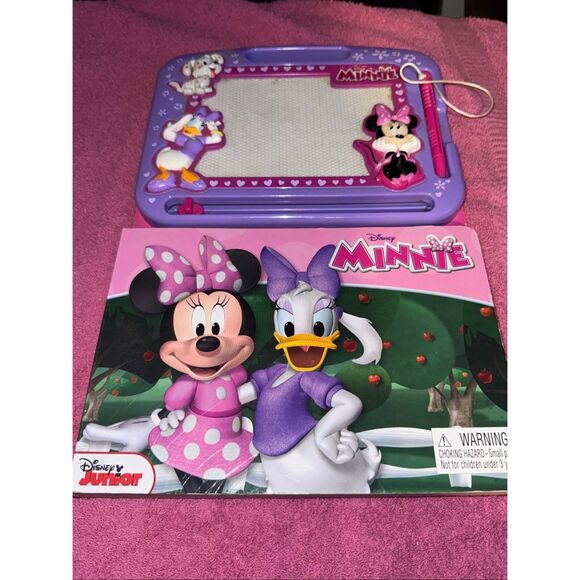 Disney Minnie Mouse hardback activity book - Picture 3 of 4